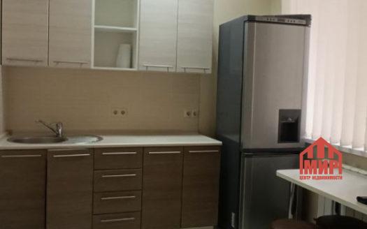 Сдам коммерческое помещение 359.8 м². Большая парковка на 20 машин! Первая линия. Центральная улица! ориентир (СиТи). Новый ремонт. Панорамное остекление. Большой торговый зал — 284 м2.